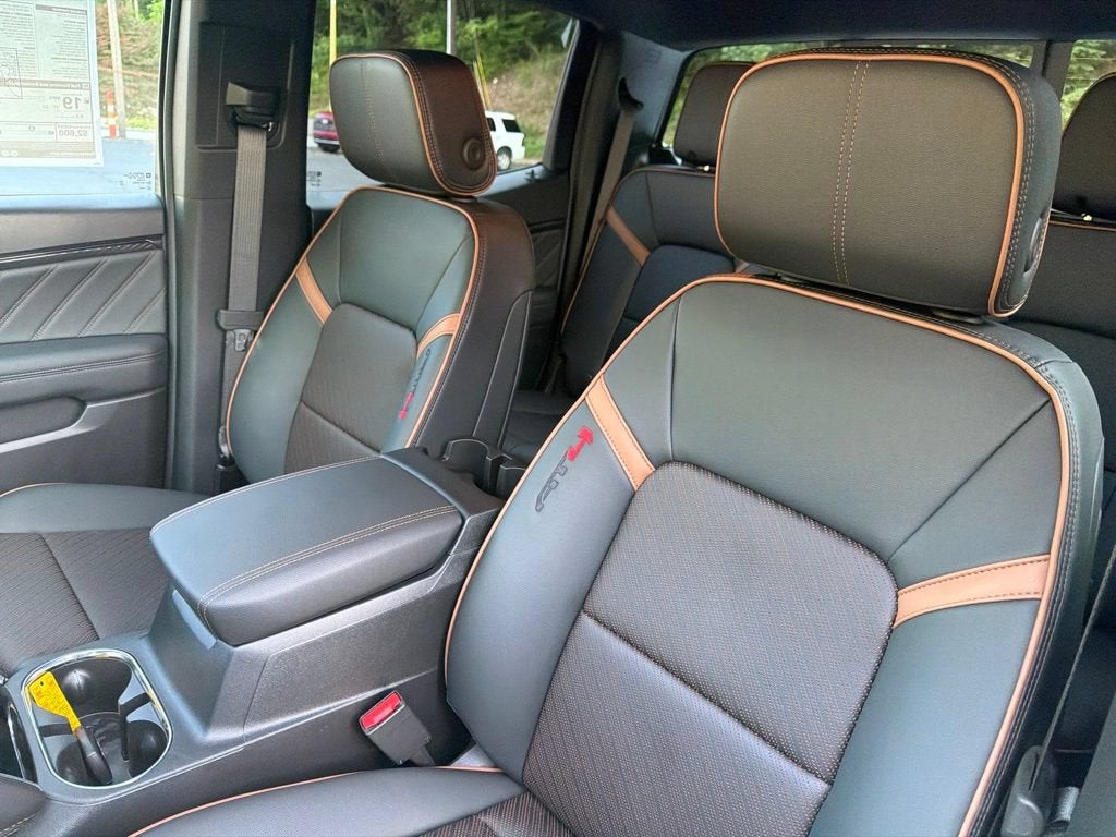 2026 GMC Canyon AT4 - Photo 10