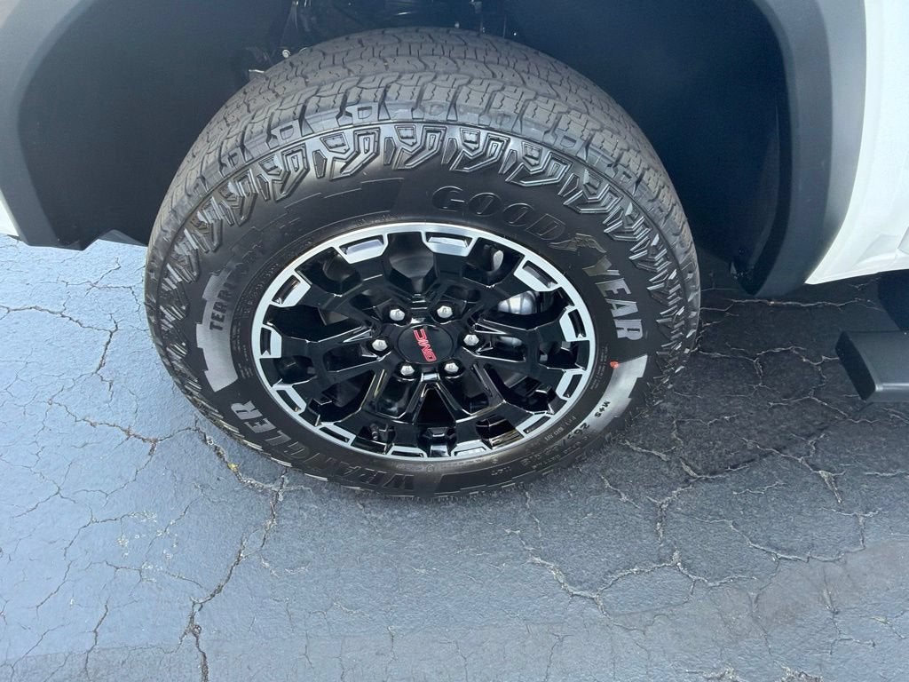2026 GMC Canyon AT4 - Photo 15