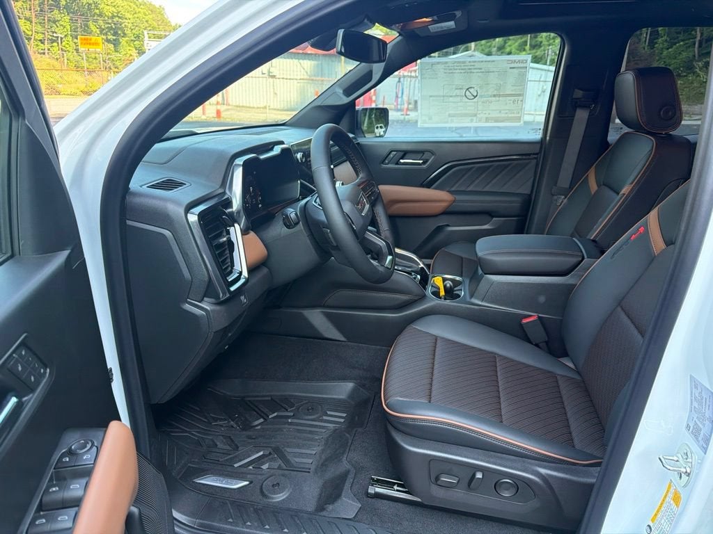 2026 GMC Canyon AT4 - Photo 9